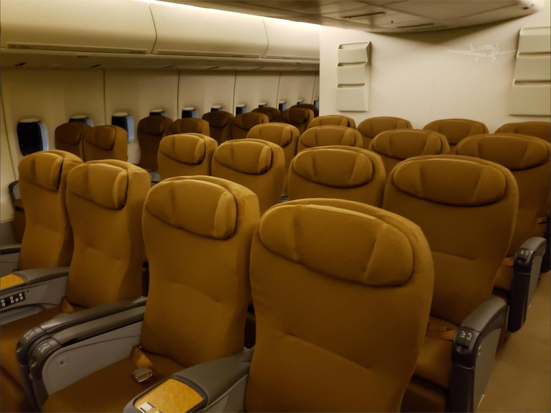 Illustration for article titled Japan's former "Air Force One" is for sale